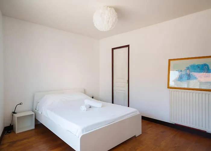 Les Flots - Wi-fi, Tv, Garages, בית נופש פורניק