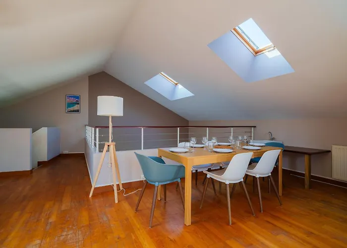 Les Flots - Wi-fi, Tv, Garages, בית נופש פורניק